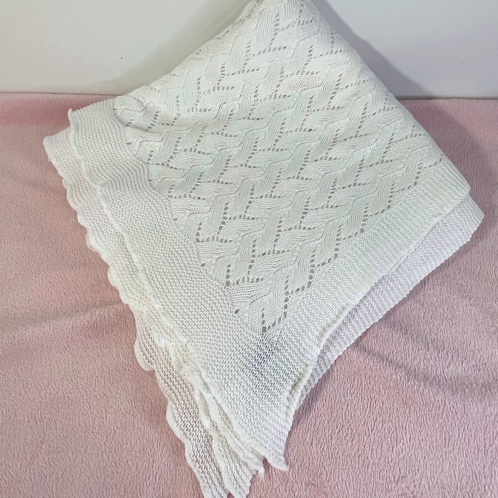 GH Hurt & Son White Cotton Lace Baby Blanket Shawl Purl Edge Detail 50 x 50